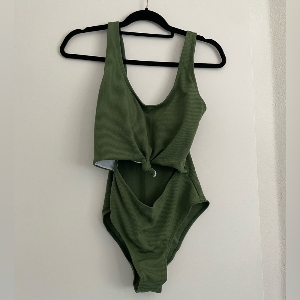 One Piece with Knotted Stomach Cutout